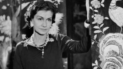 منذ 50 عاماً وفي مثل هذا اليوم.. ودّعتنا الآنسة كوكو شانيل