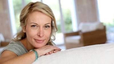 لماذا يصعب فقدان دهون البطن المستعصية بعد بلوغ سن الأربعين؟