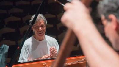 السرطان ينتصر على أسطورة موسيقى الجاز