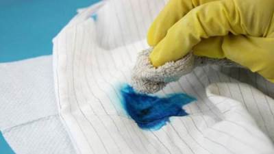 أخيرًا.. وداعًا لجميع بقع الحبر من على الملابس بطريقه أمنه في المنزل