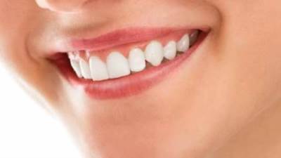 مكون خطير في مطبخك وراء تبيض الأسنان