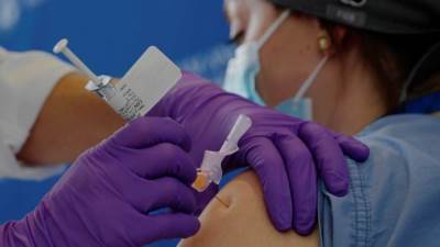 هل يحتاج المتعافين إلى تلقي لقاح كورونا ؟