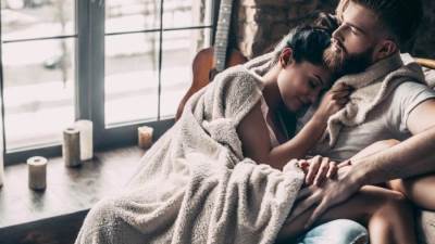 الحالة المزاجية والبرد.. للأحضان فوائد أخرى.. تعرف عليها