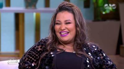 بالفيديو.. ويزو تعتدي بالضرب على مذيع مشهور