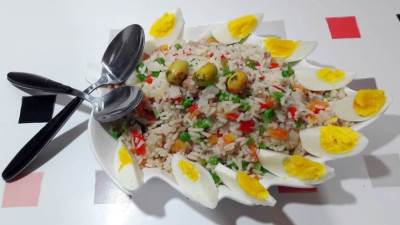 سلطة الأرز بالخضار للإحساس بالشبع