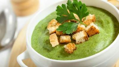 شوربة السبانخ من المقبلات الساخنة الشهية والمفيدة للصحة