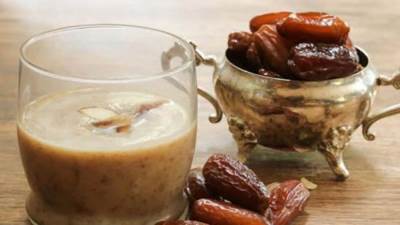 سموذي البلح بالحليب بمذاق مميز وقيمه غذائية عالية