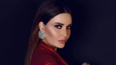 سيرين عبد النور تتألق بالجينز وبلوزة شيفون