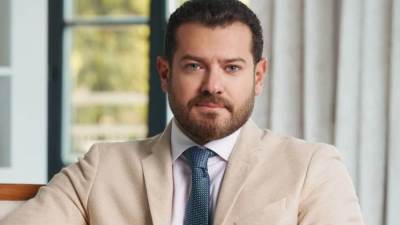 بوستر مسلسل "الملك أحمس" يثير الجدل 