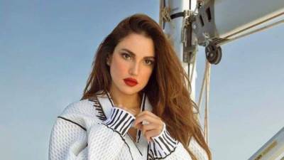 درة ترتدي الحجاب للمرة الأولى في حياتها والسب...!