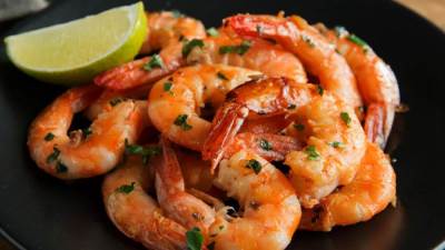 طريقة عمل الجمبرى بالثوم والبارميزان