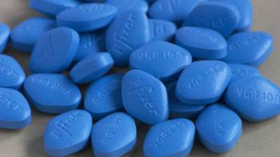 للرجال .. دراسة تكشف فائدة صحية لـ"الحبة الزرقاء" 