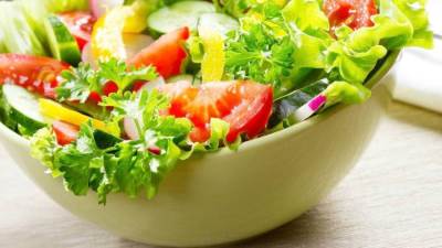 سلطة البصل المشوي من الأطباق المميزة والشهية