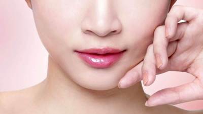 لشفاه وردية إليك علاجات طبيعية