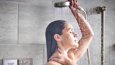 أنتبه .. عادة خطيرة أثناء الاستحمام تسبب فقدان البصر