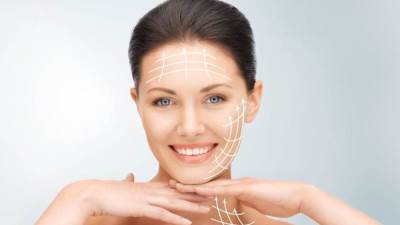 أنتبه .. كيف يؤثر السكر على بشرتك؟