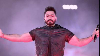 تامر حسني يغني تتر مسلسل أحمد السقا