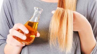 أخطاء تزييت الشعر أثناء التمشيط .. اعرفيها