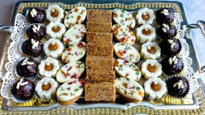 دراسة تحذر من تناول الحلويات تسبب مرض خطير