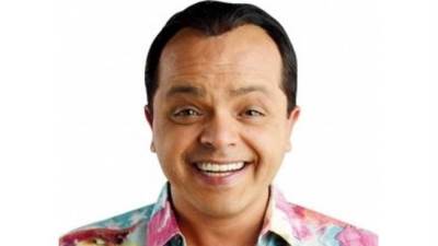 شاهد.. سر صبغة الأحمر بشعر محمد هنيدي