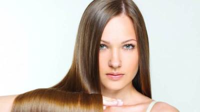 نصائح تجعل شعرك صحيًا ولامعًا في الصيف