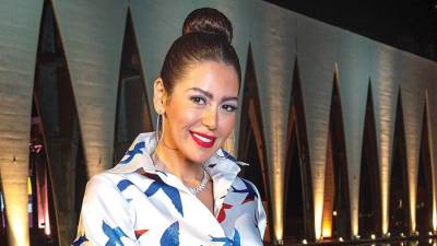 شاهد .. رومانسية لقاء الخميسي مع زوجها عبد المنصف