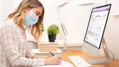 وضعية الجلوس الصحيحة للعمل في المكتب .. اعرفيها