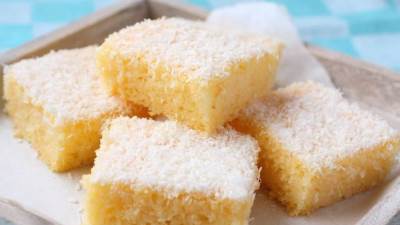 كيكة جوز الهند الهشة والشهية من أطيب الحلويات الغربية