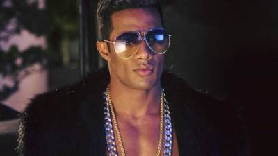 ممثلة هندية تحتفل بعيد ميلاد محمد رمضان على طريقتها الخاصة