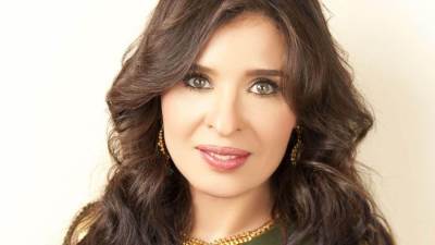 الراقصة دينا تثير الجدل بالهوت شورت