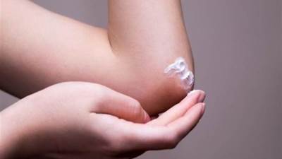 6 طرق طبيعية مجربة للتخلص من إسمرار الكوع والركبتين