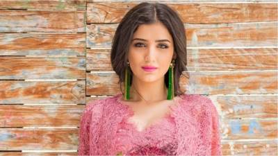 مي عمر تخطف الأنظار بإطلالة جذابة