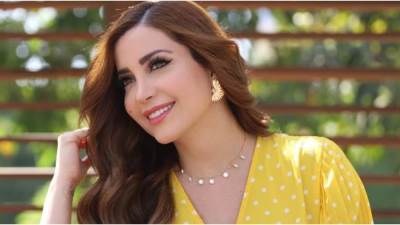 بالفيديو .. نسرين طافش تستمتع بتناول الإفطار على البحر