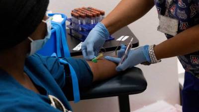 كوكتيل الأجسام المضادة لكورونا حقق فاعلية 33% فى منع الأعراض