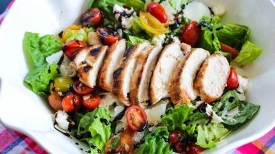 طريقة عمل سلطة السيزر