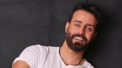 بالفيديو.. وشم سعد رمضان يعرّضه للانتقاد