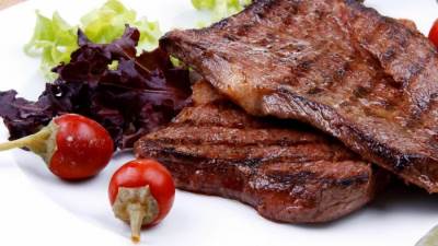 اللحوم الحمراء وعلاقتها بـ سرطان القولون والمستقيم