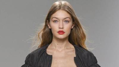 شاهد .. جيجي حديد تحتفل بأول عيد أب مع والد ابنتها زين مالك