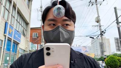 علماء يتوصلون لاختبار يكشف عن كورونا باستخدام مسحة من شاشة الهاتف المحمول