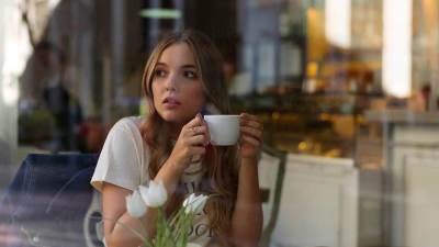 دراسة جديدة تكشف متى يجب التوقف عن تناول القهوة