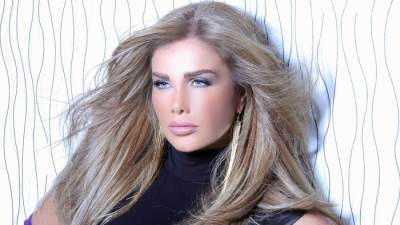 نيكول سابا تظهر بـ"كاش مايوه" على حمام السباحة