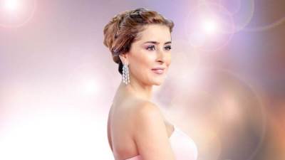 شاهد .. عائشة بن أحمد تتألق برفقة كلبها