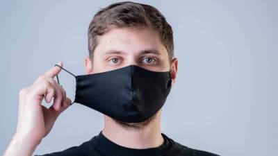 هل يمكن خلع الكمامة بعد تناول الجرعة الثانية من لقاحات كورونا؟