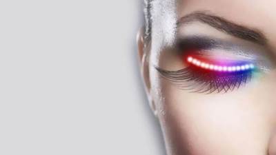 صيحات الرموش المضيئة تشغل السوشيال ميديا 