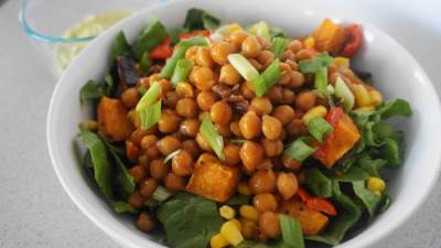 طريقة عمل سلطة الحمص