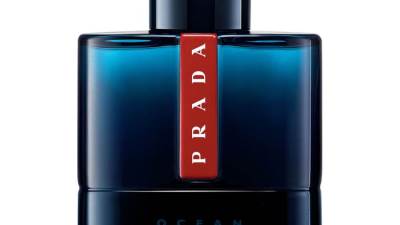 لرجل مغامر يعشق الانتصار.. عطر الصيف من براداPrada Luna Rossa Ocean