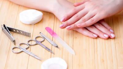 روتين العناية بالأظافر خلال المصيف .. جربيه