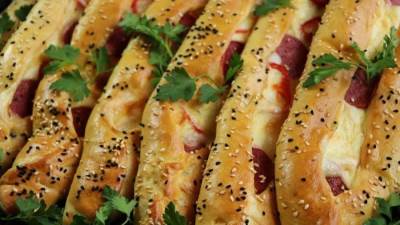 طريقة عمل فطيرة السجق من غير فرن