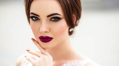 أخطاء فى المكياج والأزياء تجعلك أكبر سنا ..  احذريها