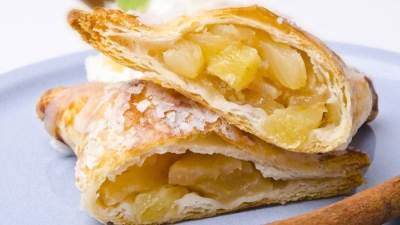 كرواسون بالتفاح بالطريقة المغربية بمذاق جديد